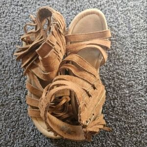 Minnetonka Girls Fringe Sandals